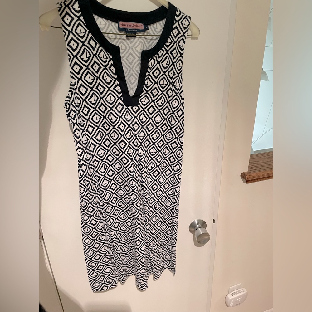 Vineyard vines, size small, navy white dress